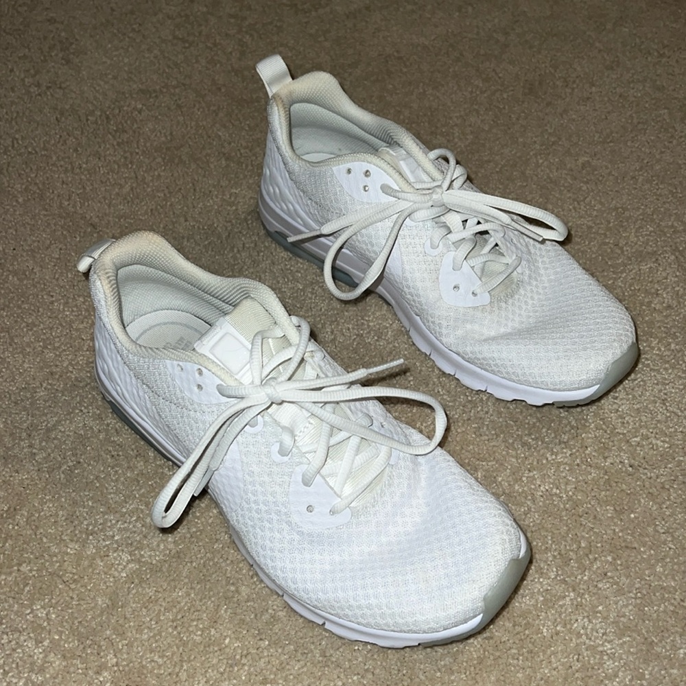 White Nike Air women’s sneakers. Size 9.5.